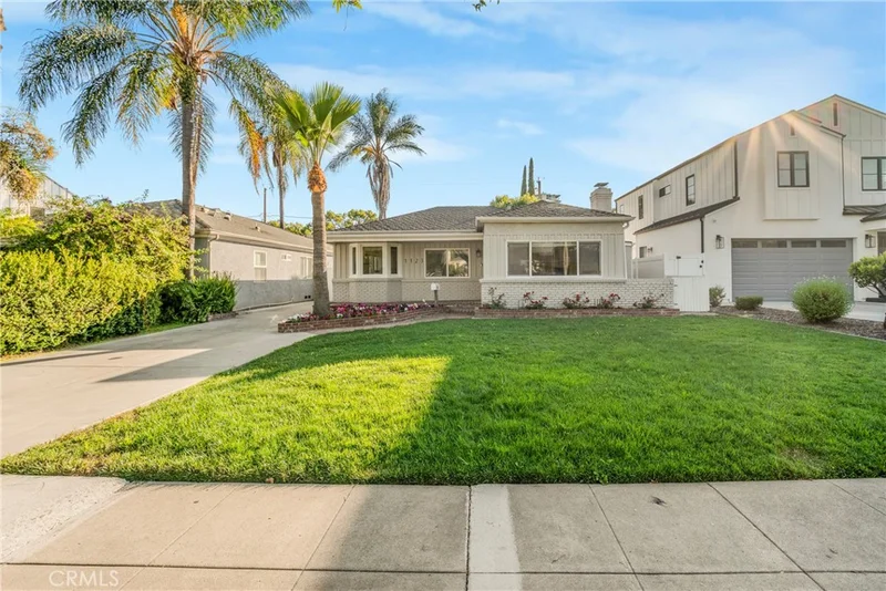 1123 Florence, Burbank, CA 91505