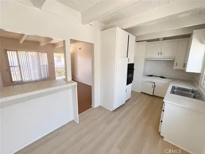 2102 S PACIFIC AVE 14