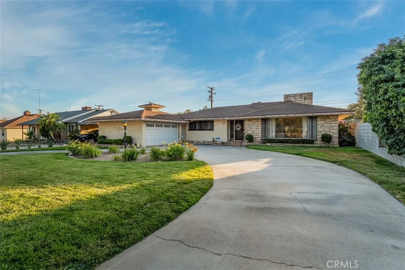 3484 Broadmoor