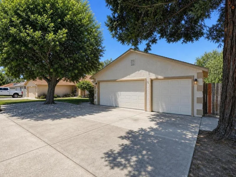 1574 Sun River Street photo 2