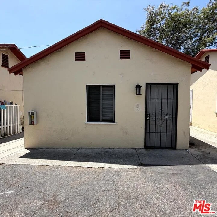 139 S Rosemead Boulevard 141