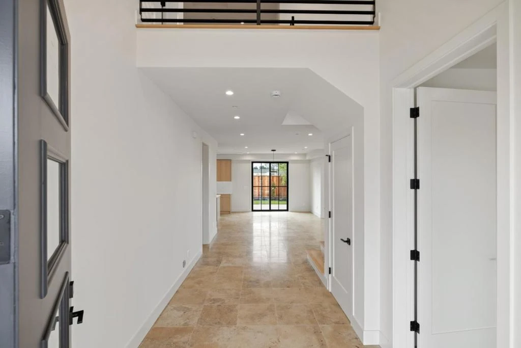 Interior 4