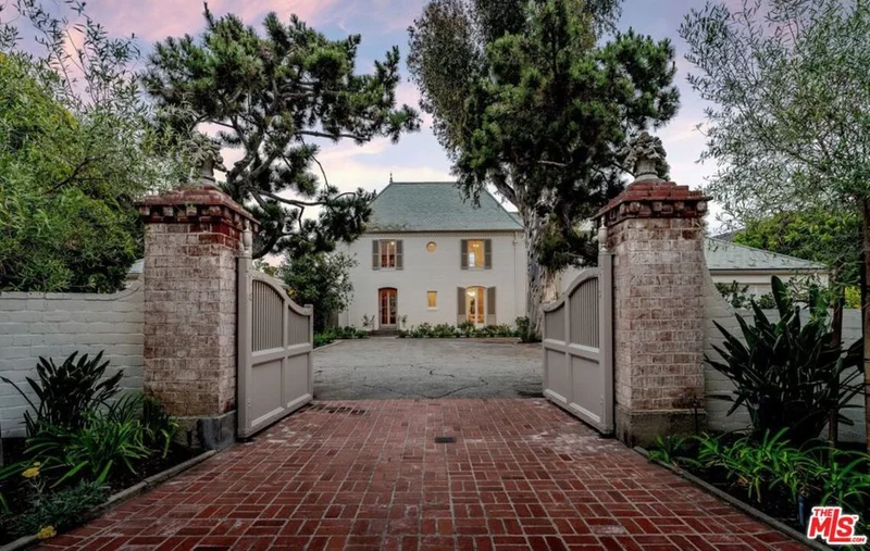 528 Chautauqua Boulevard