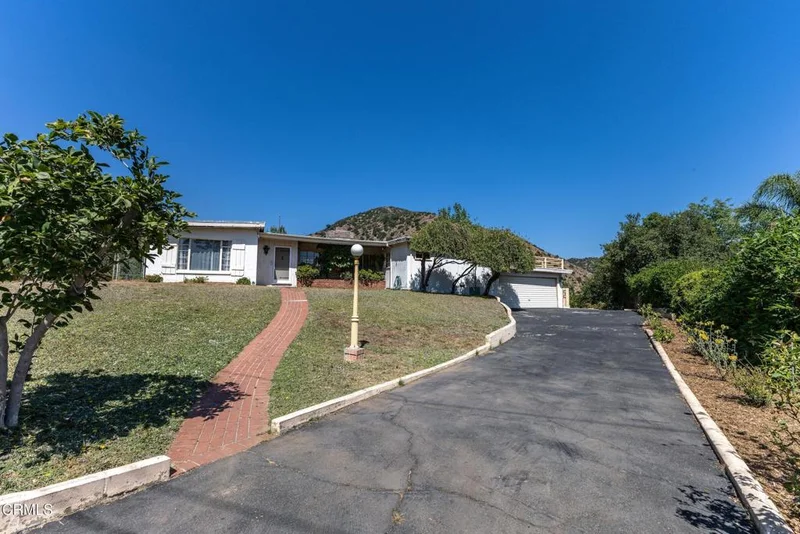 890 Ridgeside Drive photo 2