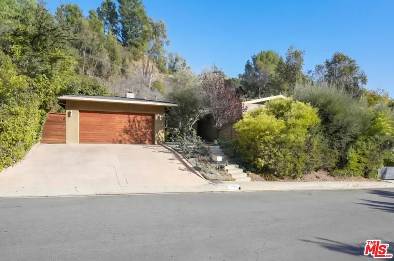1700 San Ysidro Drive