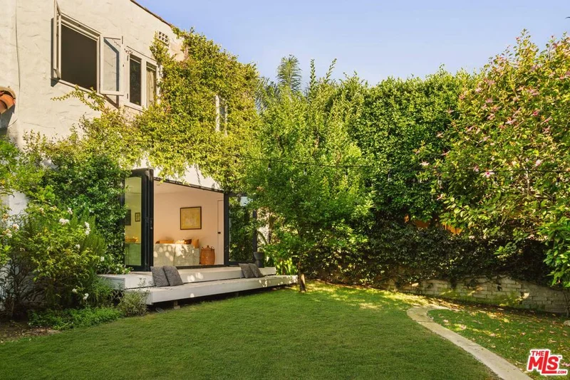 2233 Crest Way, Los Angeles, CA 90068