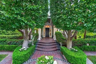 52 Hernandez Avenue