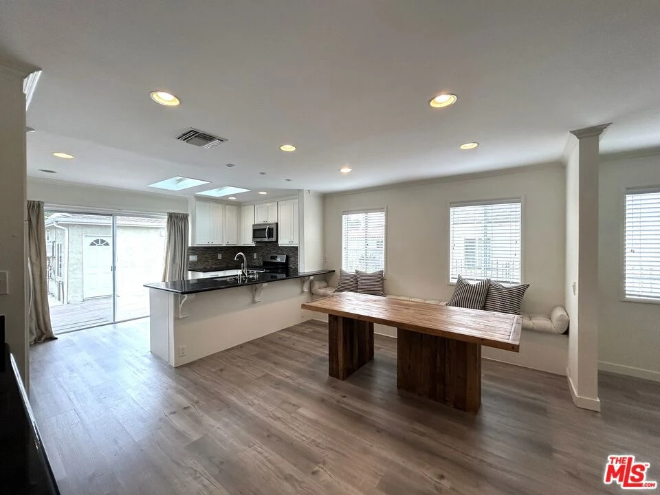 Interior 4