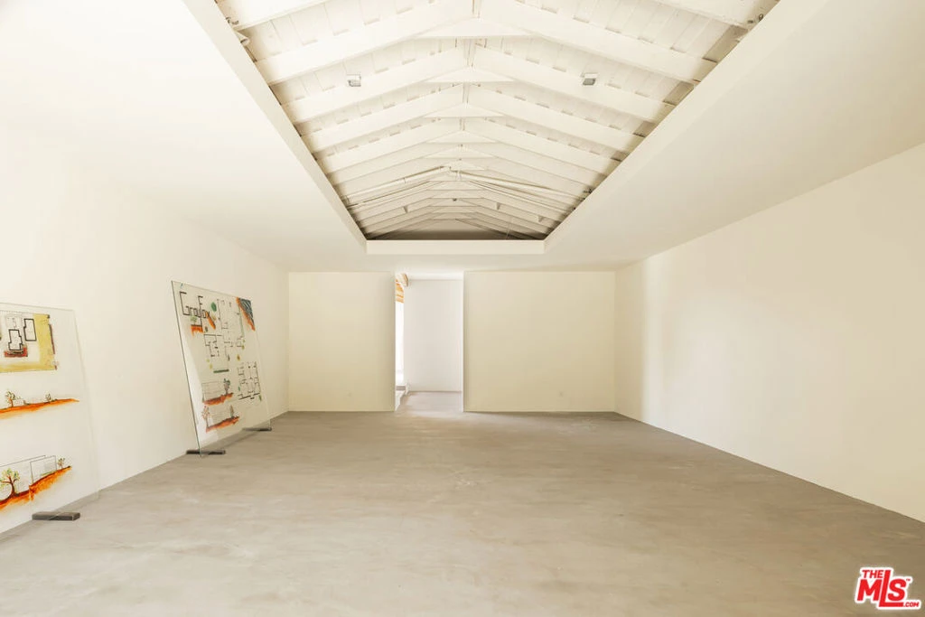 Interior 4