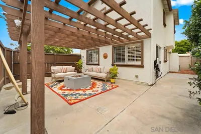 309 W Lewis St photo 2