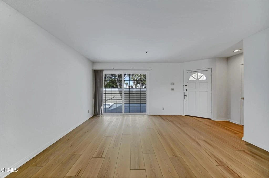 Interior 4