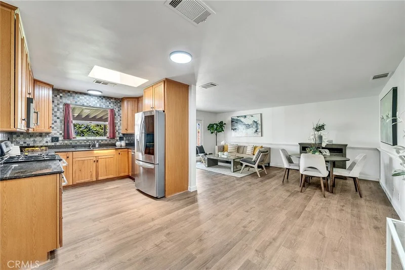 10441 Saint Alban photo 2
