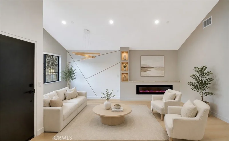15741 Valerio St photo 2