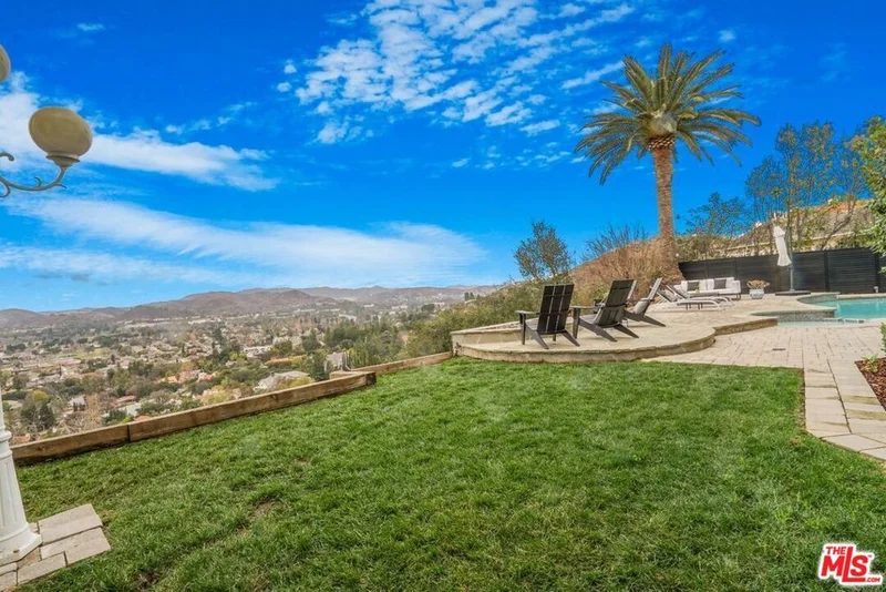 3485 Ridgeford Drive photo 2