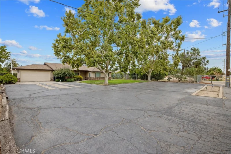 1714 N Blythe photo 2