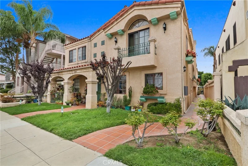 1052 Belmont Avenue B, Long Beach, CA 90804