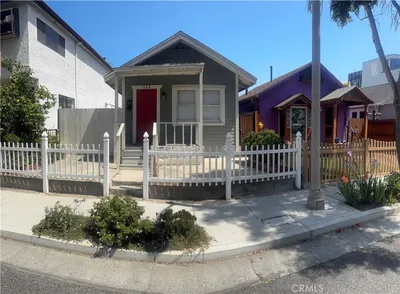 652 Navy Street