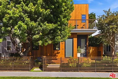 738 Superba Avenue