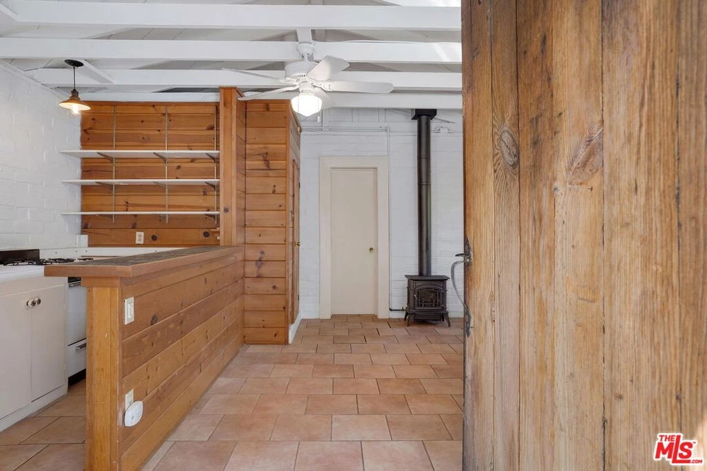 Interior 4