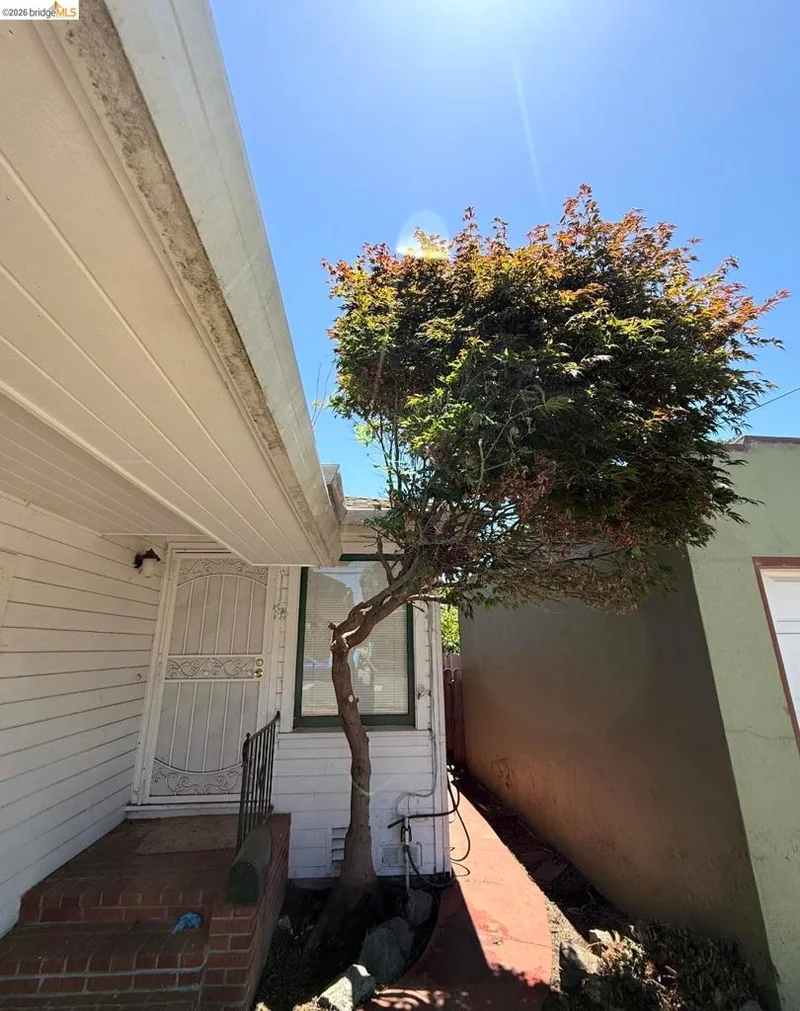 Photo 2 of 3212 Esmond Ave