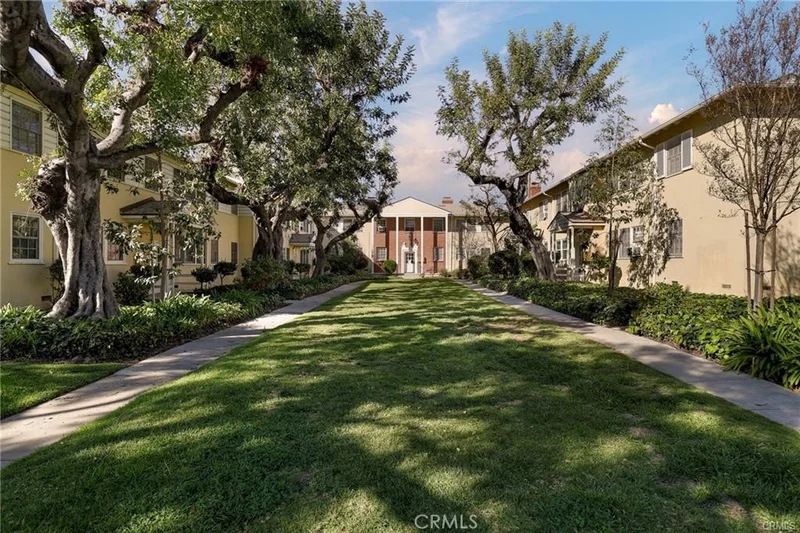 527 E Maple