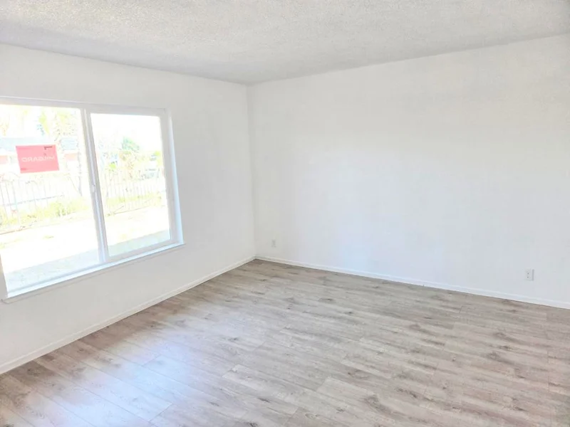 44121 Shadow Way photo 2