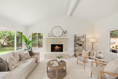 489 La Costa Ave