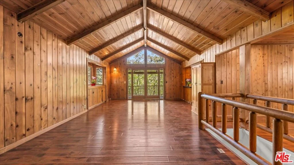 Interior 4