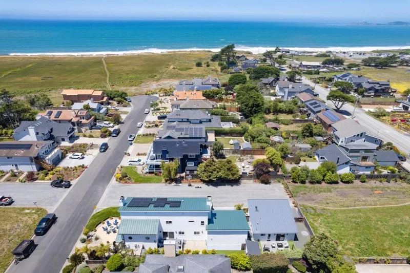 201 Miramontes Avenue, Half Moon Bay, CA 94019