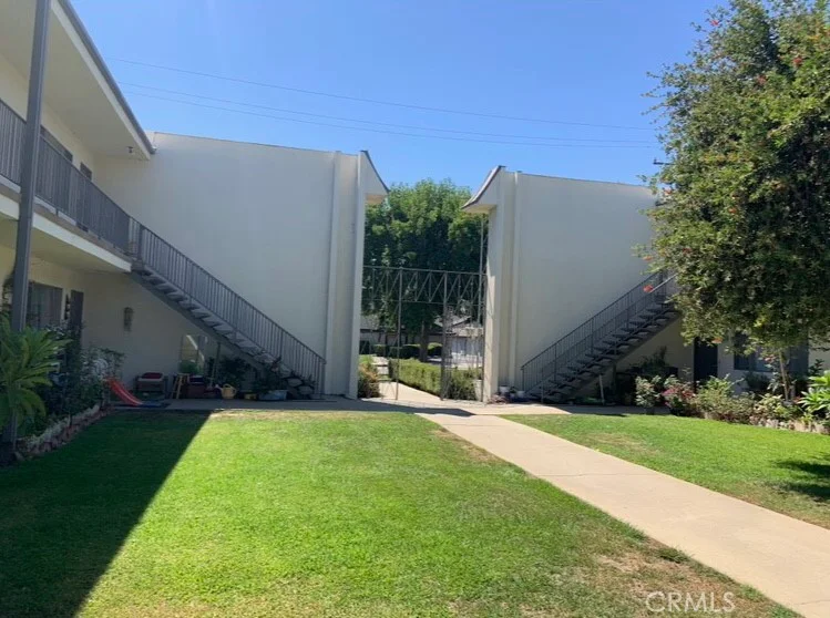 425 Fairview 35 photo 2
