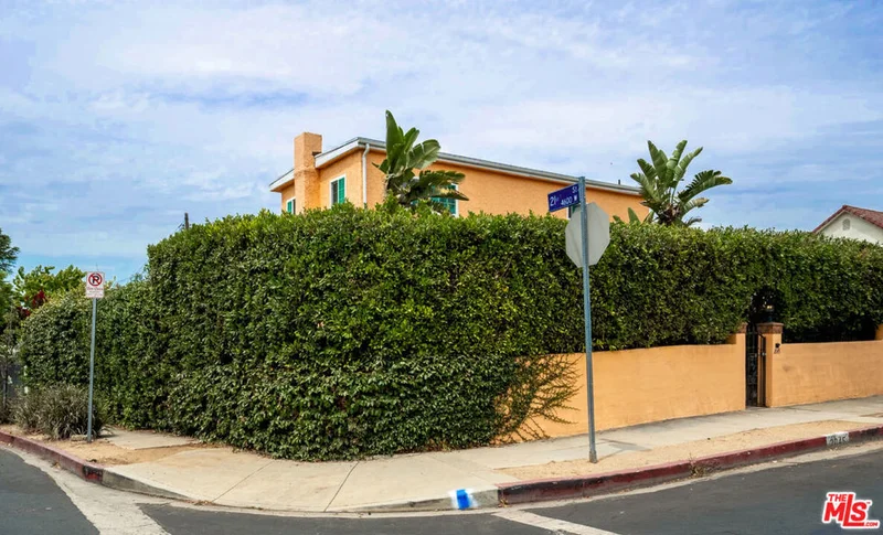 2045 Claudina Avenue photo 2