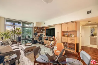 13700 Marina Pointe Drive 415 photo 2