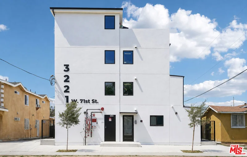 3221 W 71st Street