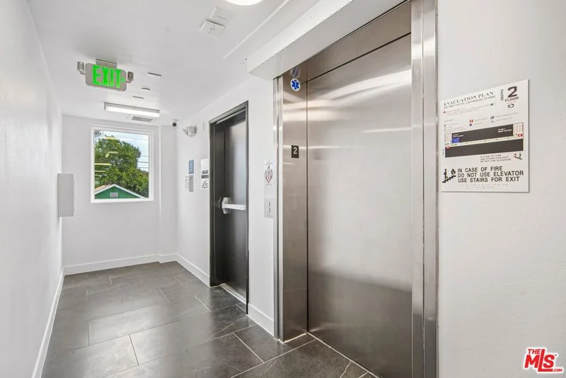3221 W 71st Street photo 2