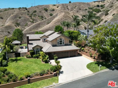 22285 Rolling Hills Lane