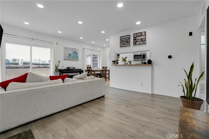 15516 Nordhoff Street 217