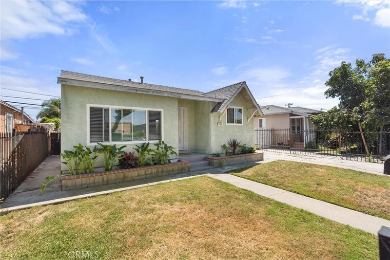 934 E Arlington