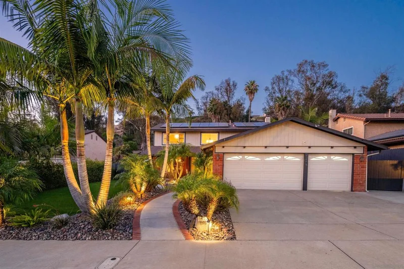 2246 Hillslake Dr, El Cajon, CA 92020