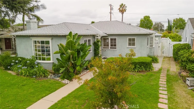 3916 Rose Avenue, Long Beach, CA 90807