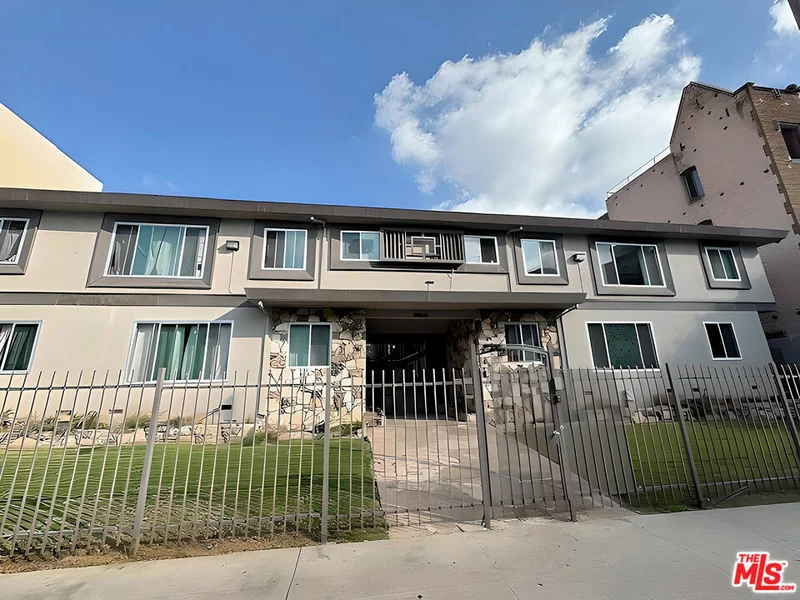 228 S Mariposa Avenue 17