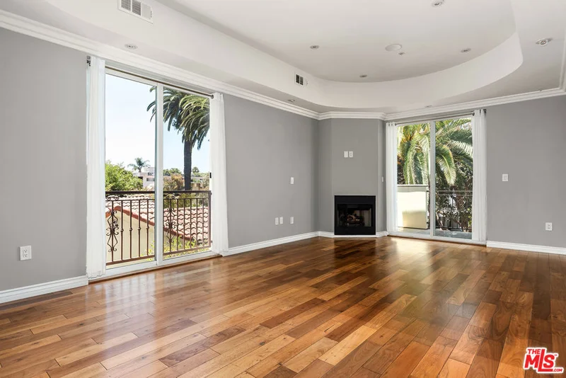 632 N Kings Road 202, West Hollywood, CA 90048