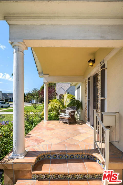 330 N Gower Street photo 2