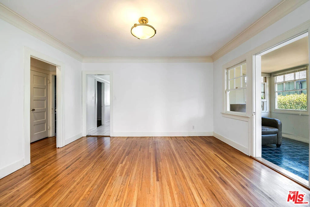 Interior 4