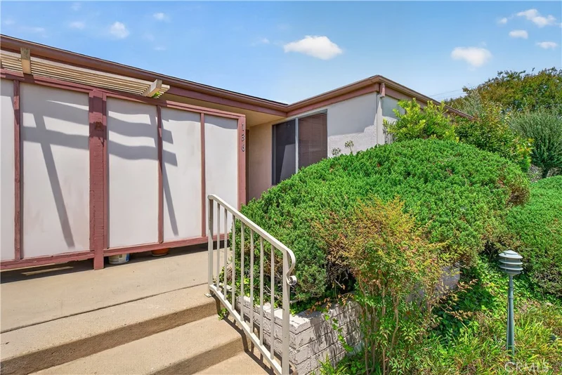777 E Valley 136 photo 2
