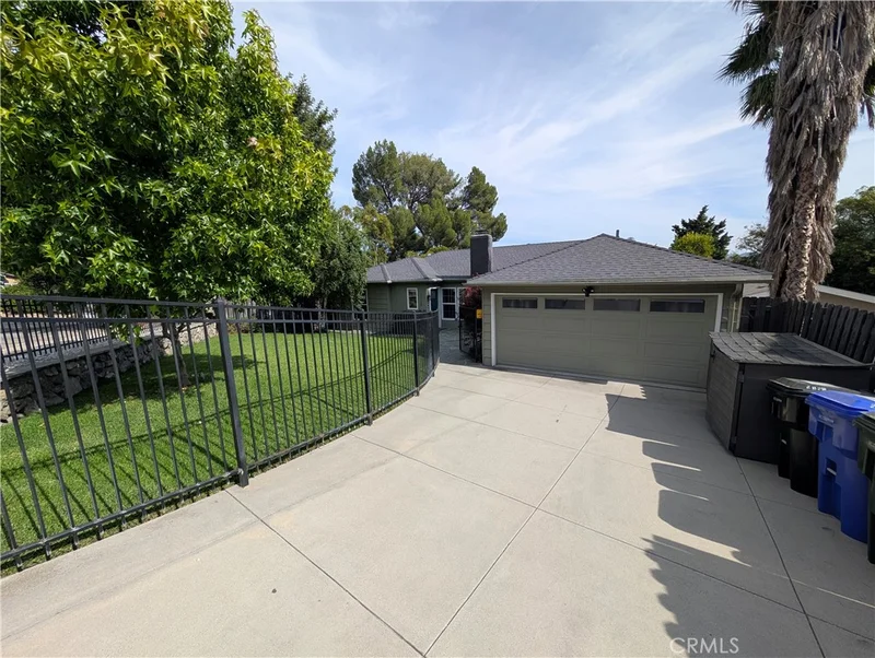 2828 Henrietta Avenue, La Crescenta, CA 91214