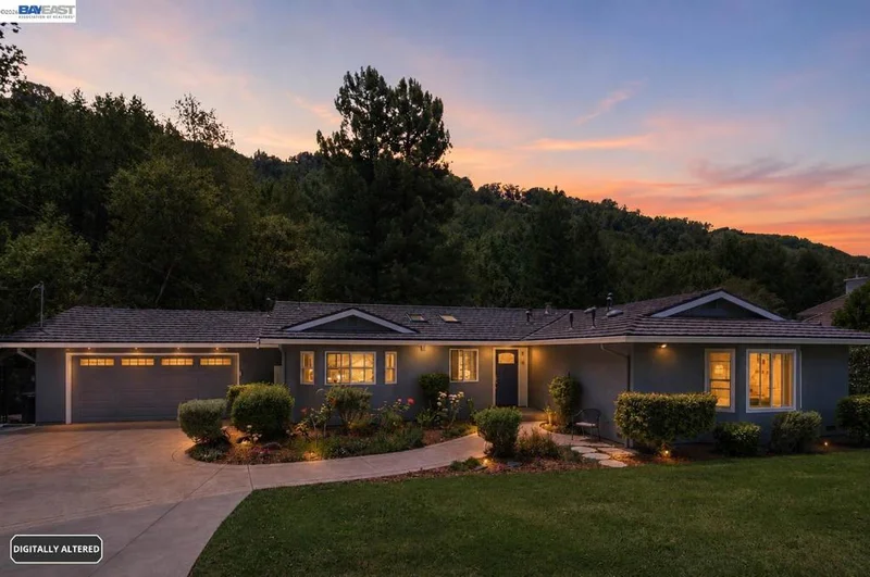 25477 Palomares Rd, Castro Valley, CA 94552