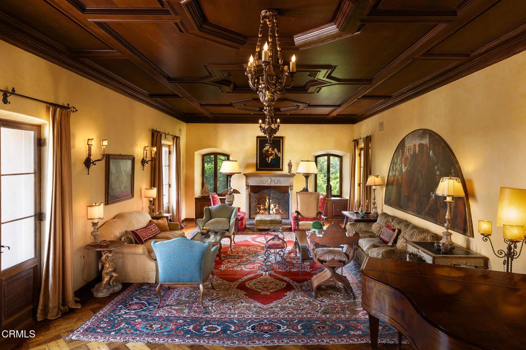 Interior 4