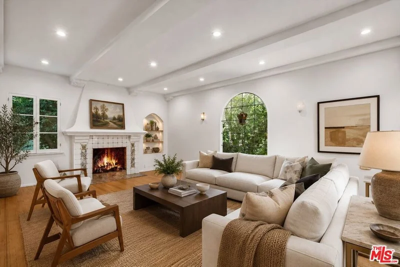 207 S Reeves Drive, Beverly Hills, CA 90212