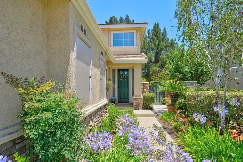 1355 Canterbury photo 2
