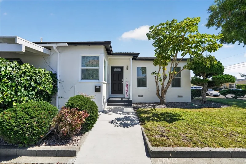 Photo 2 of 15804 Dalton Avenue